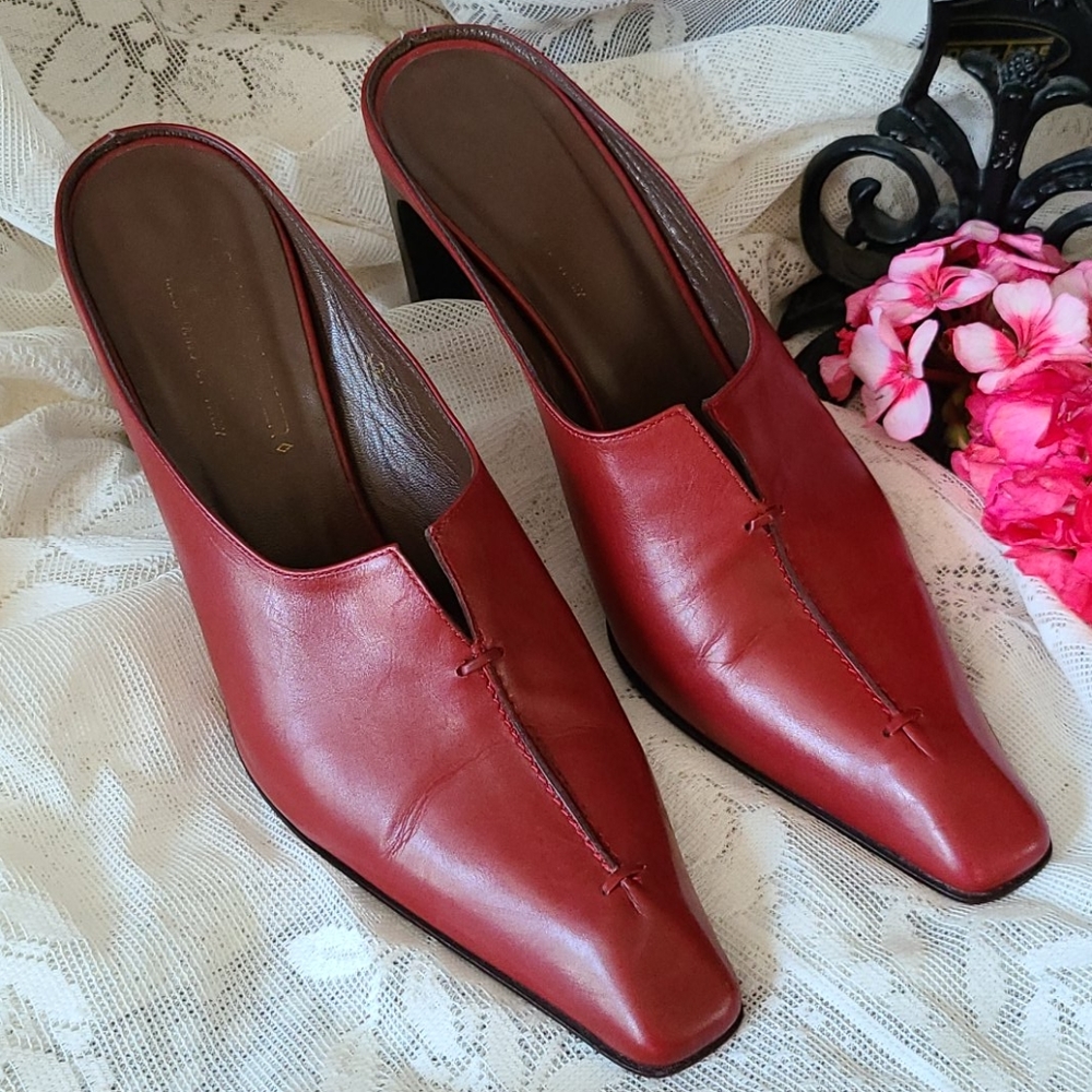 Donald J Pliner. Stunning Red Slide Heels Made in ITALY. Comfortable.
